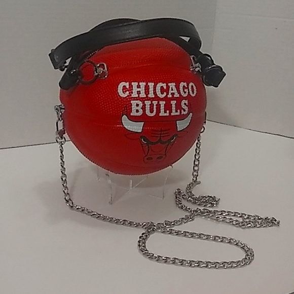 NWT LIMITED EDITION HANDMADE CHICAGO BULLS SMALL BASKETBALL PURSE 🏀 - Picture 9 of 17